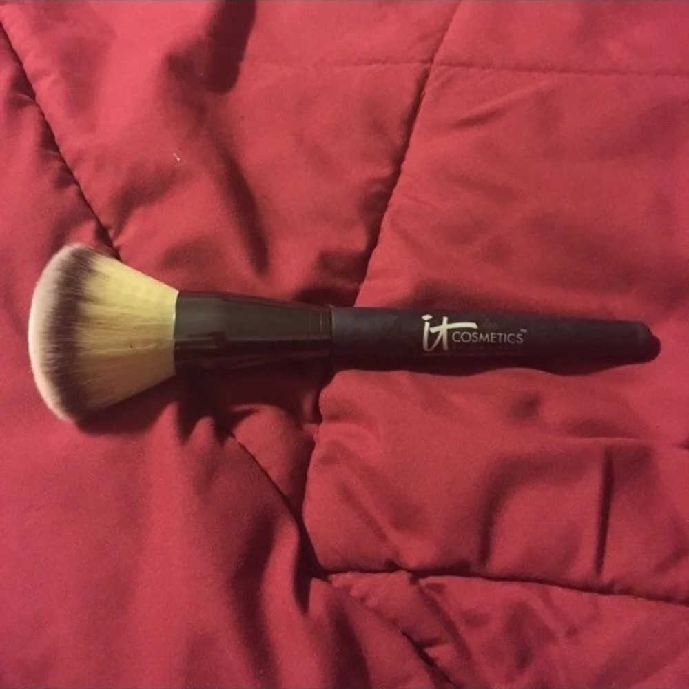it Cosmetics Jumbo Powder Brush